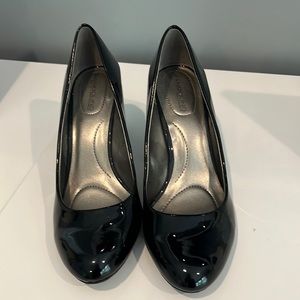 Bandolino size 8 1/2 heels